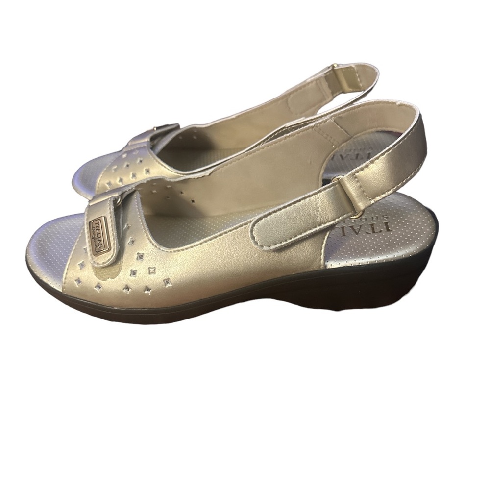 Italian Shoemakers Gold Sandals Sz 9 NWOT